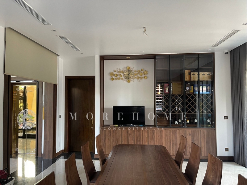 Việc làm cửa 1 cánh gỗ tự nhiên hiện đại sẽ giúp tạo ra một không gian riêng tư cho chủ nhân.